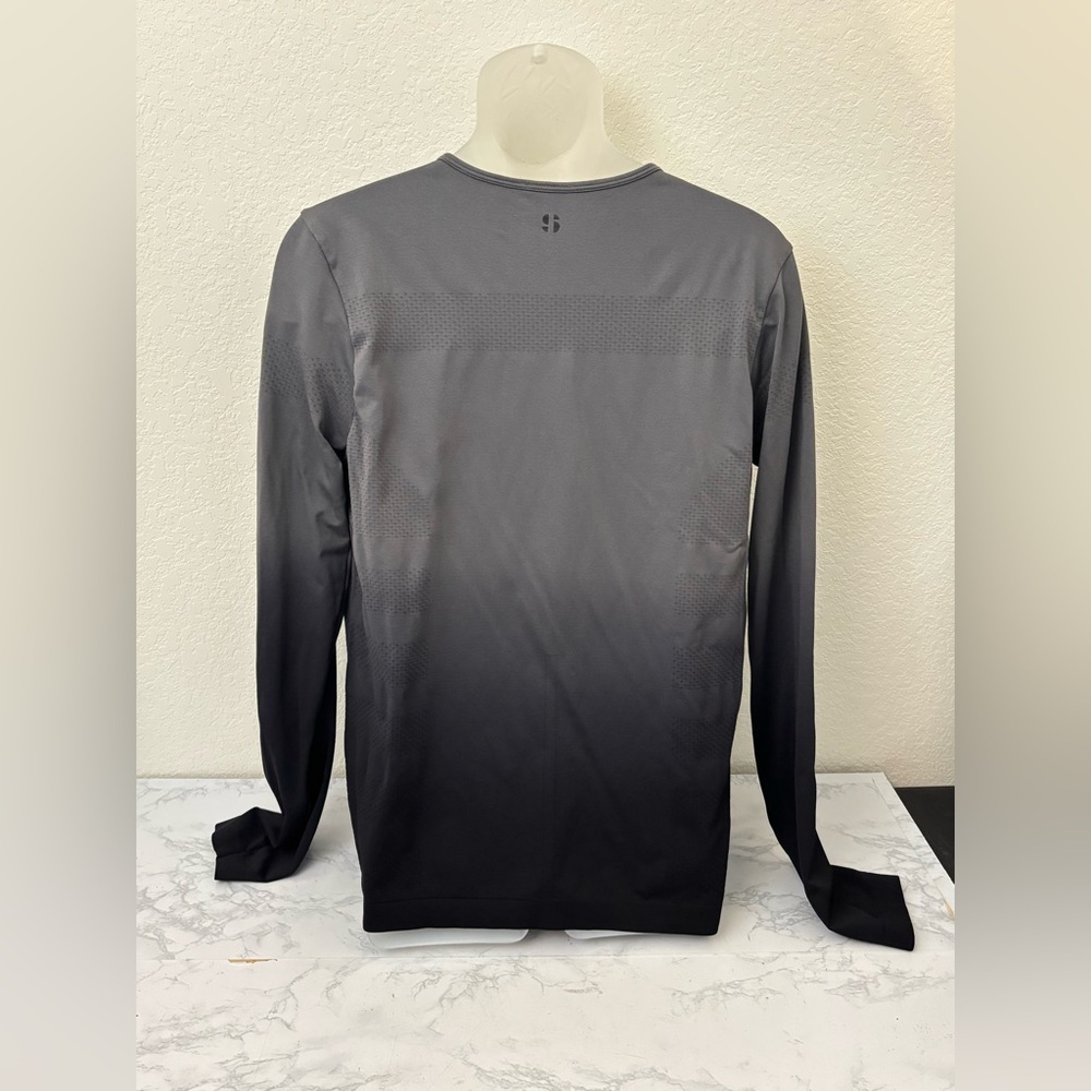 Black Gray Long Sleeve Shirt L Active Top Pullover Athletic Moisture Control​ - Picture 3 of 3